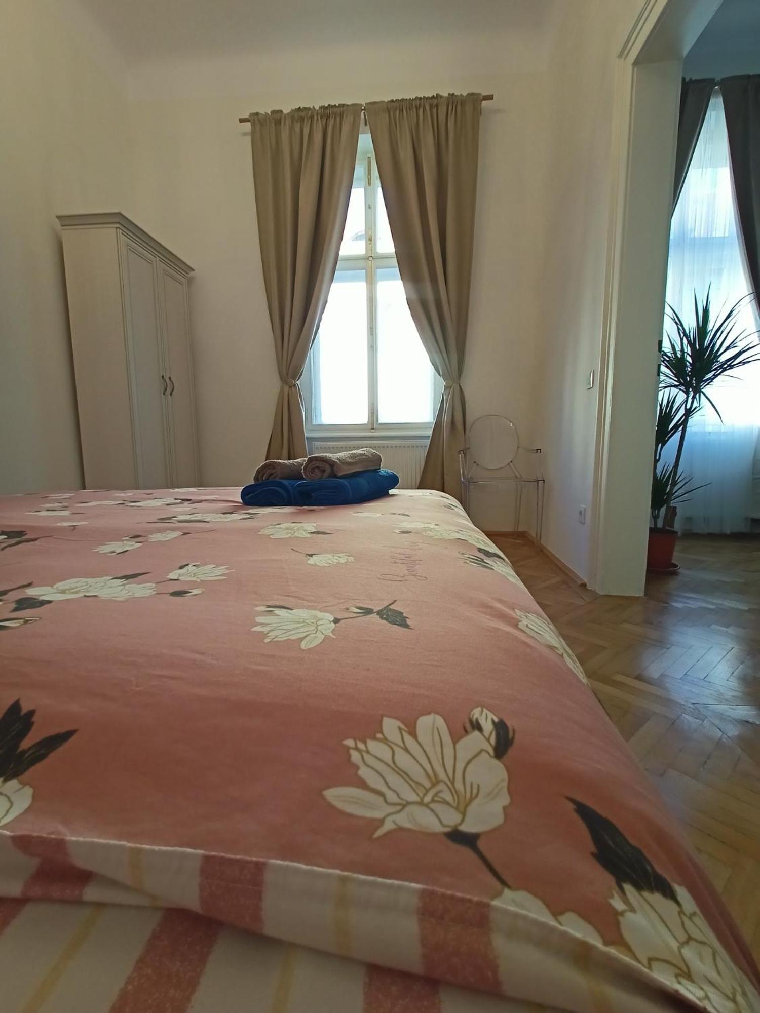 Garden Of Light Apartment Сибиу Екстериор снимка